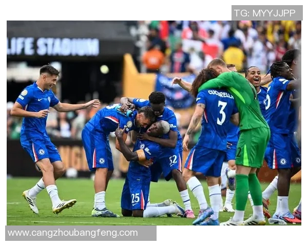 足球球星外语能力大比拼 探索顶级球员的多语言魅力与沟通技巧